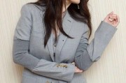 婉儿西装皮肤爆料视频,时尚与古典完美融合